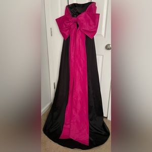 White/ black  dress with beautiful pink bow